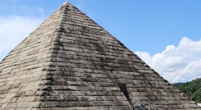 Shirakawa-go gassho-zukuri farmhouses snow Japan UNESCO — ukai cormorant fishing Nagara River torchlight Gifu