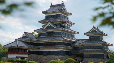 Kamikochi valley Azusa River Hotaka peaks Japan — Jigokudani snow monkey onsen Matsumoto Castle black