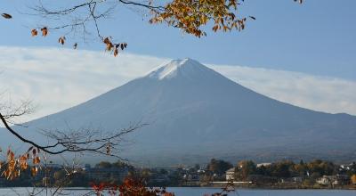Mt Fuji Kawaguchiko lake reflection Japan — Chureito Pagoda Yoshida trail Fuji Five Lakes Yamanashi